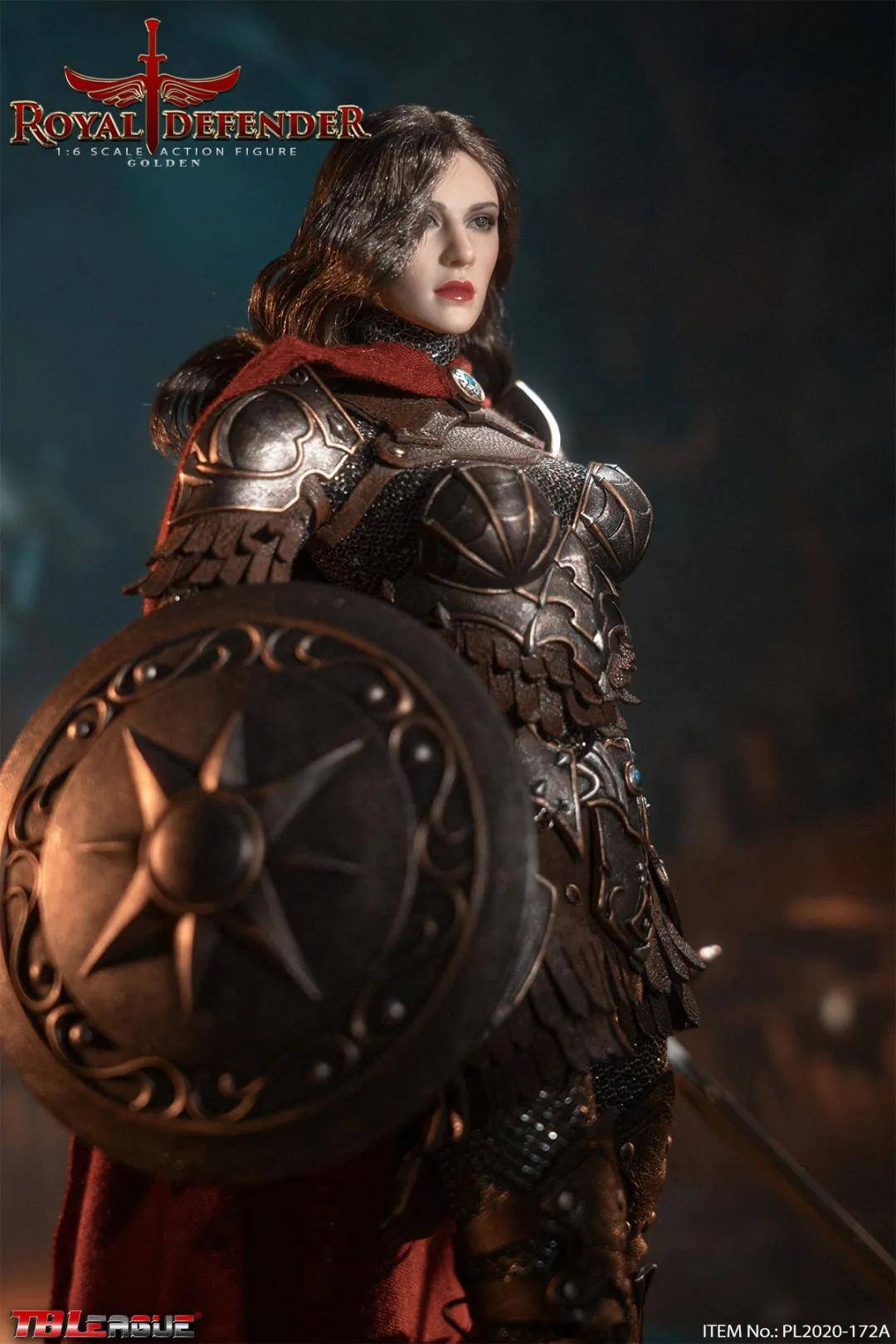 表面也有着华丽的装饰细节背后是有附属红色披风的整款盔甲的造型确