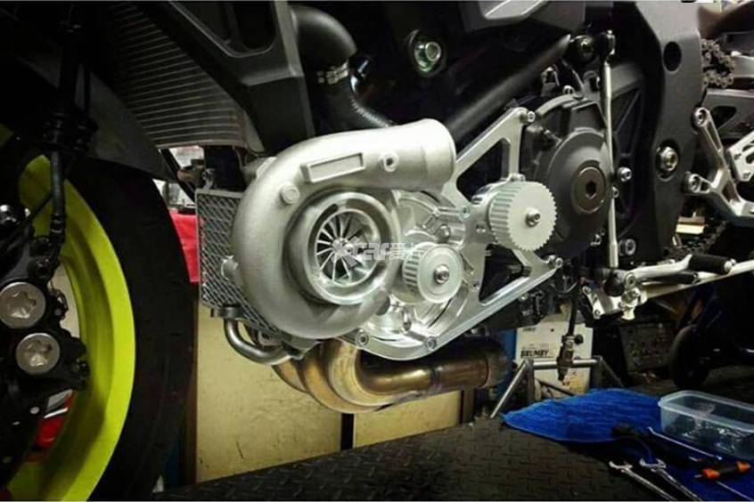 雅马哈研发摩托用涡轮增压发动机 小排量大马力低油耗