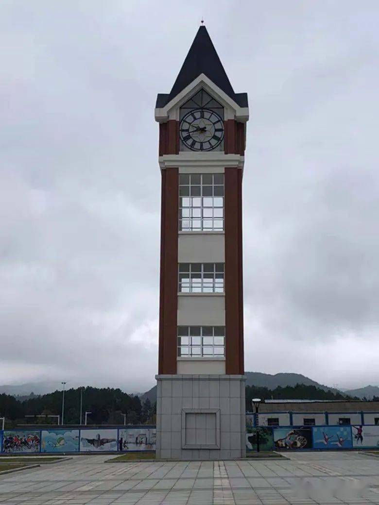 支持教育事业(捐赠浏阳道吾学校钟楼)