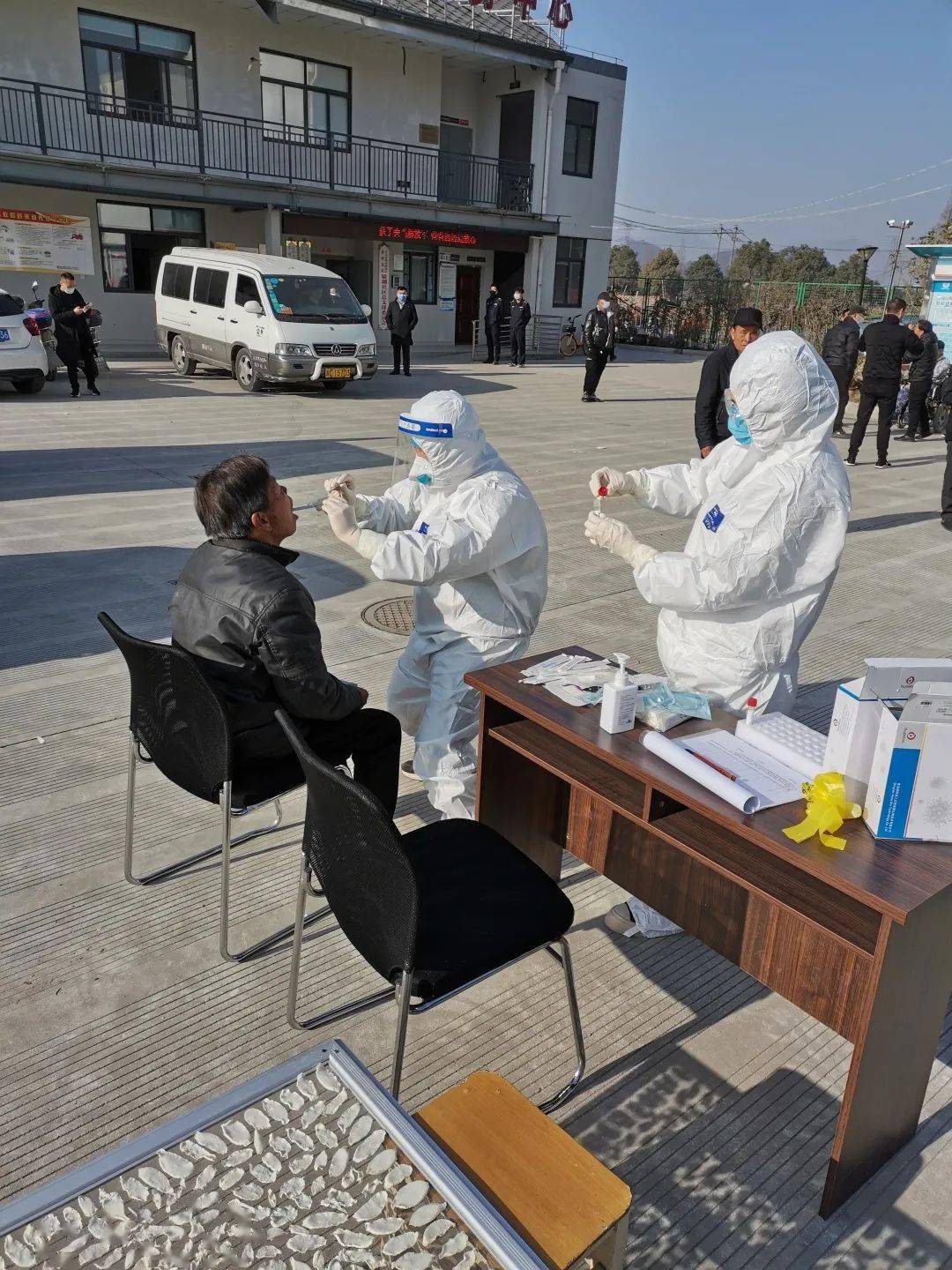 镜湖社区开展新冠病毒采样监测服务工作