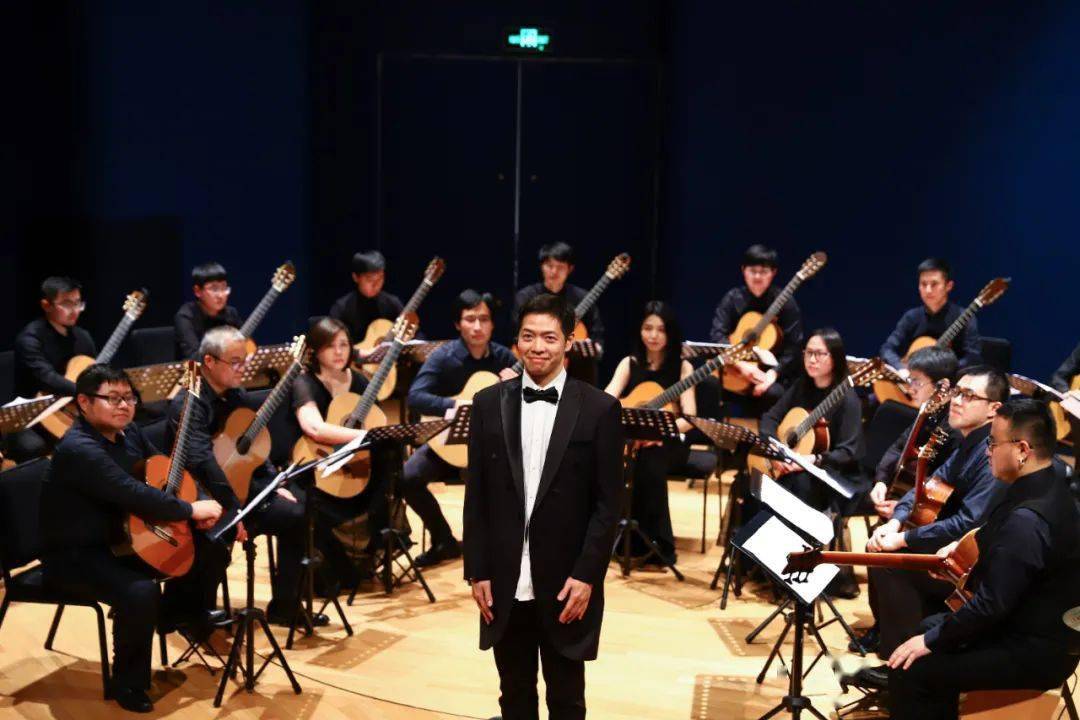 特邀嘉宾上海吉他乐团合奏▲演员谢幕吉他之乡--正安监制:杨德波