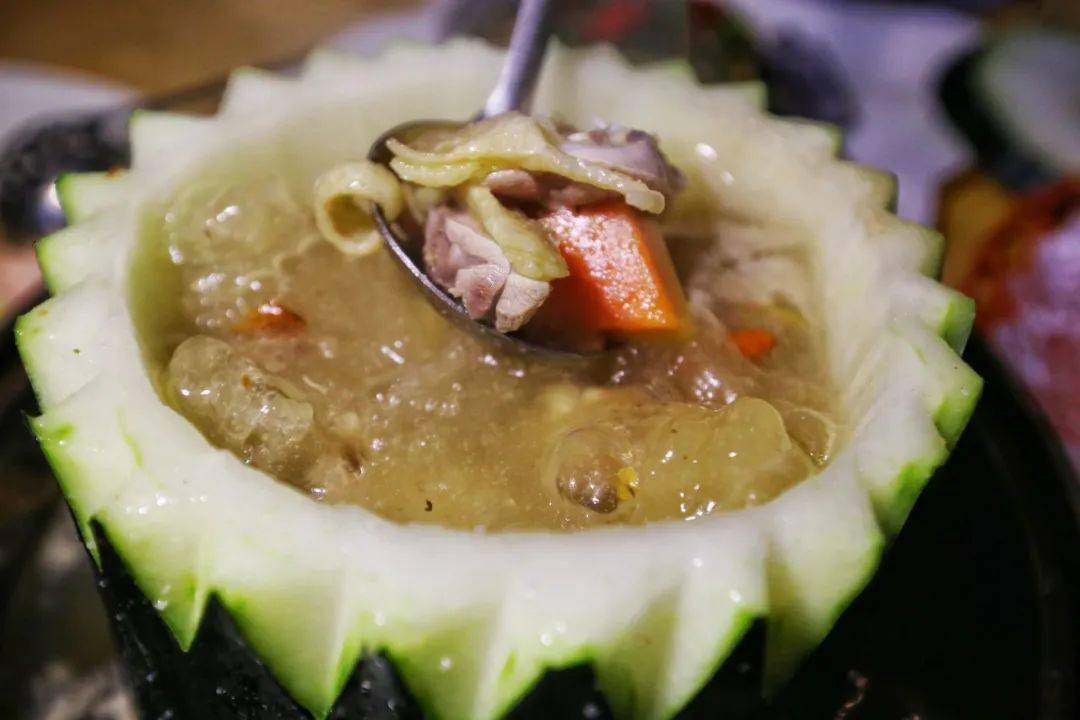 记得吃完要让服务员把冬瓜盅切开!