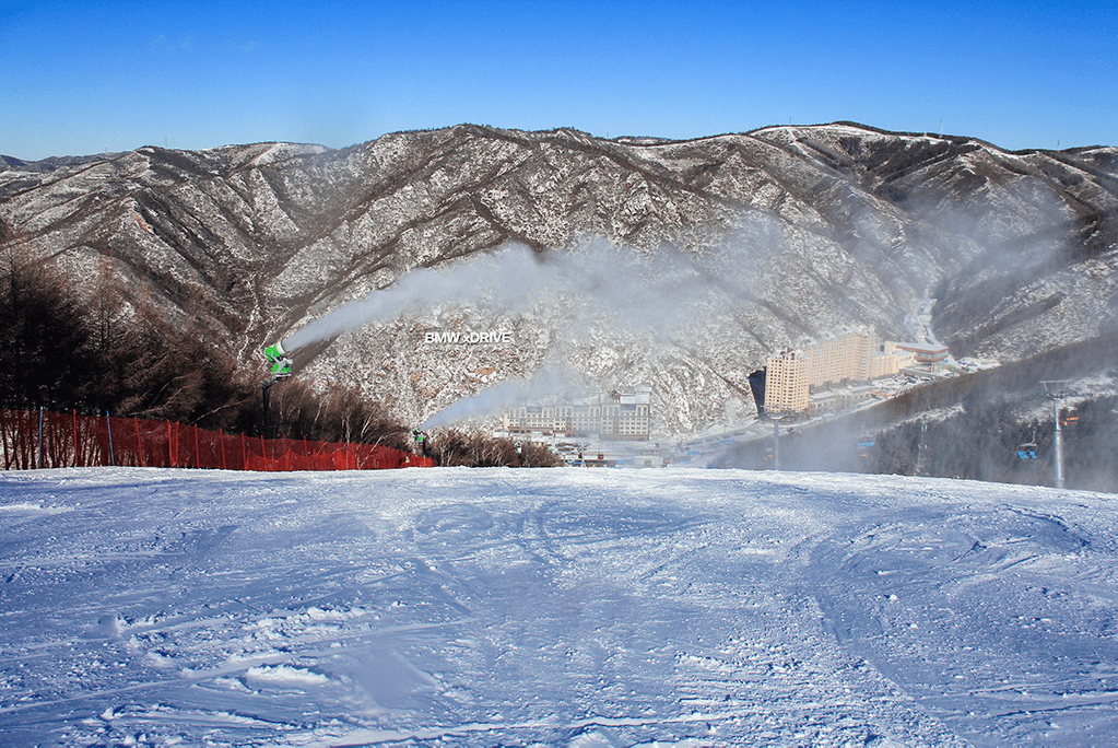 萬龍滑雪場讓每一條雪道都覆蓋粉雪