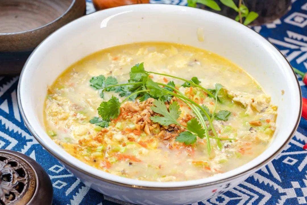 这道菜在莆田的农村办婚宴习俗中是不可缺少的一道名菜特别是那些离乡