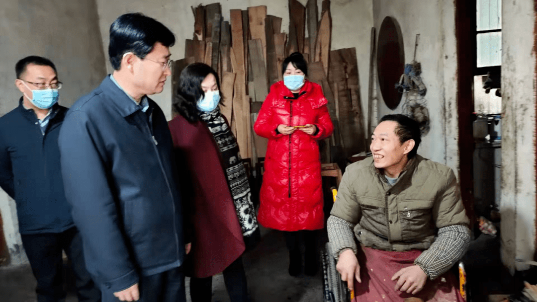 省残联党组成员副理事长兰孟偃赴镇坪走访慰问残疾人
