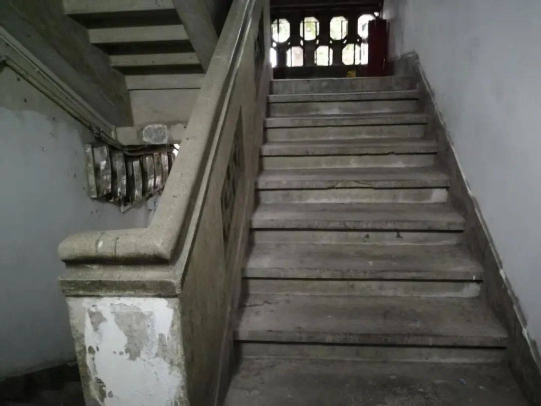 南宁楼梯越来越危险这个锅谁背