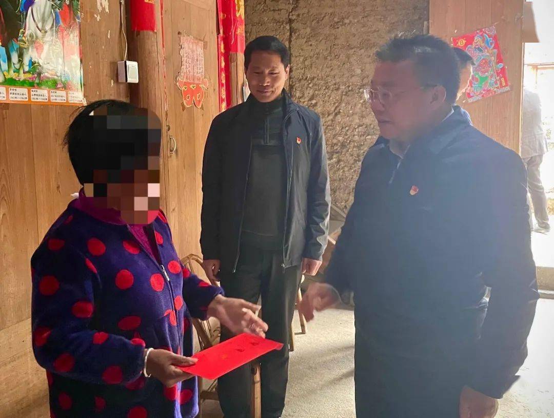 节前走访 温暖心田——省政府副秘书长到岭腰乡走访慰问_谌庆福