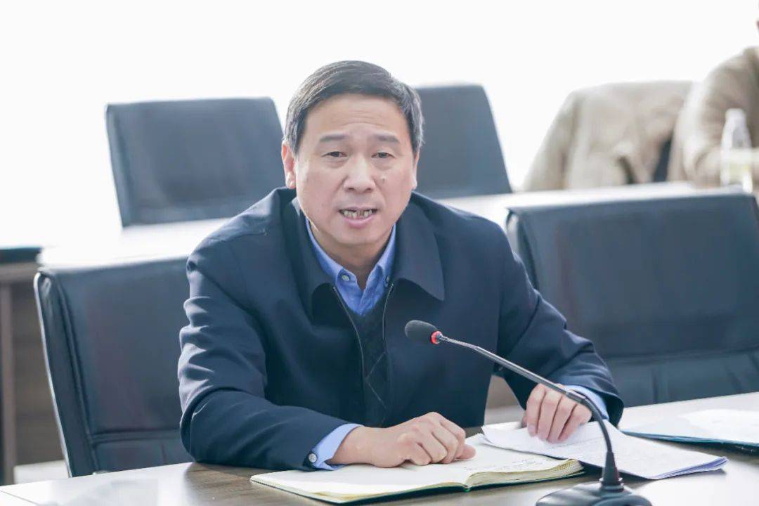 县委常委,管委会党委书记施建华对开发区工作作补充发言.