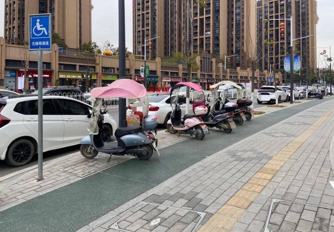 耗子尾汁小区违停业主投诉交警这样处理