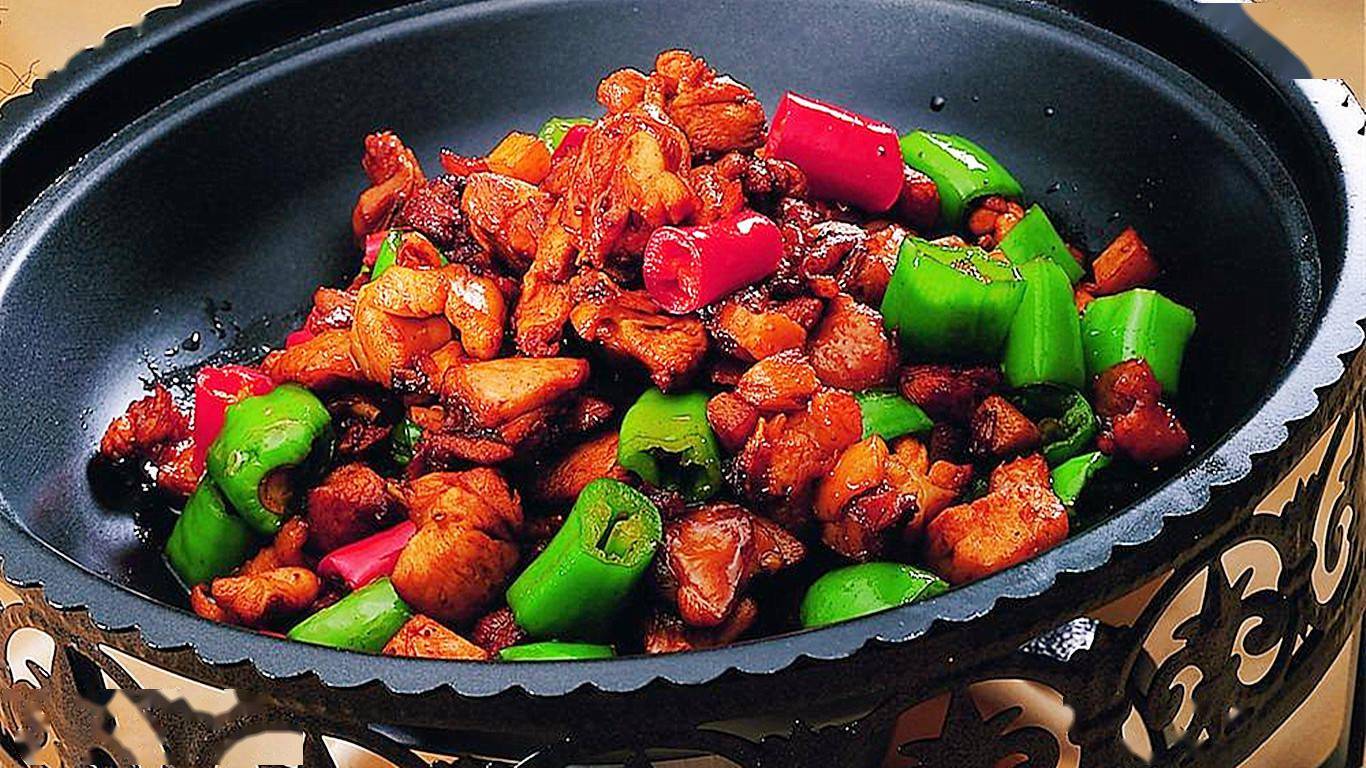 美食湖南经典湘菜青椒炒仔鸡软嫩爽口味美醇香扑面来