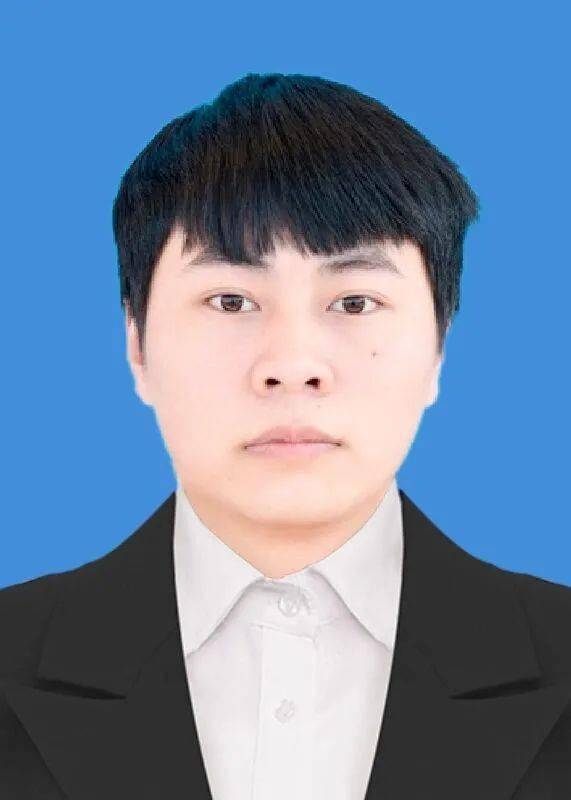 姓 名:罗嘉俊所在班级:2019级市场营销3班人生格言:生于莲花,亦要花开