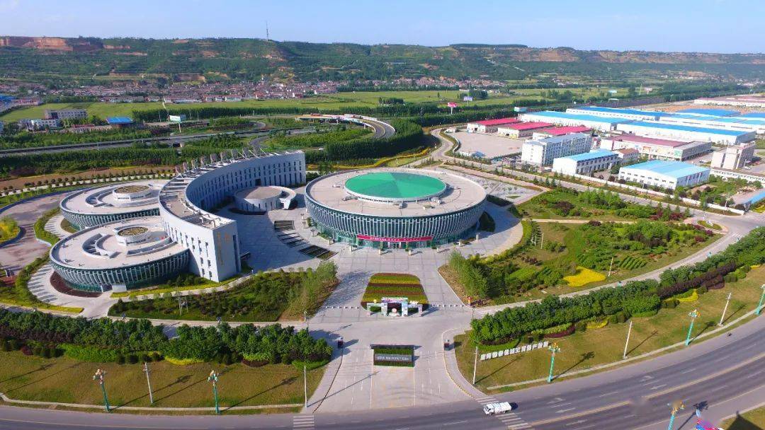 3,眉县妇幼保健院旁边的母婴坊有卖艾卡娜金装系列羊奶粉羊源自新西兰