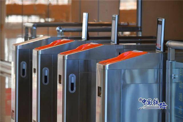 设北京朝阳,顺义西,怀柔南,密云,兴隆县西,安匠,承德南7座车站