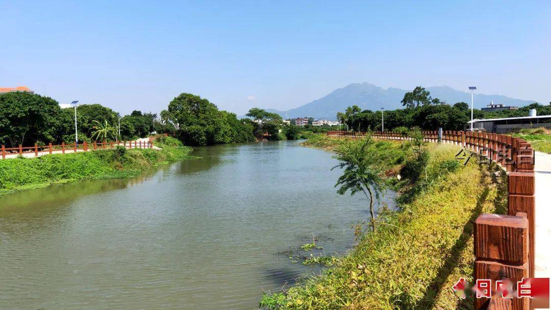 霞洞镇东坡河水清岸绿换新颜