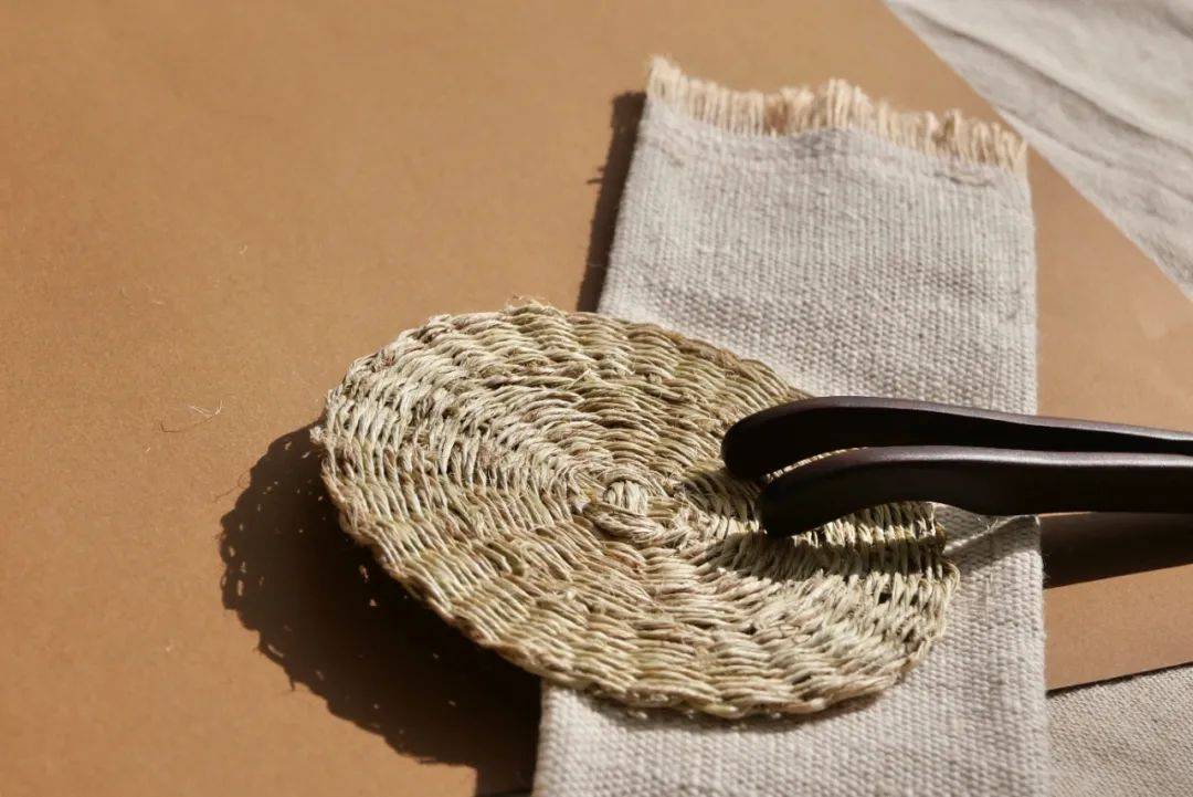 麻编造物这周日非遗传承人张璟亲手教你编织一套杯垫过新年