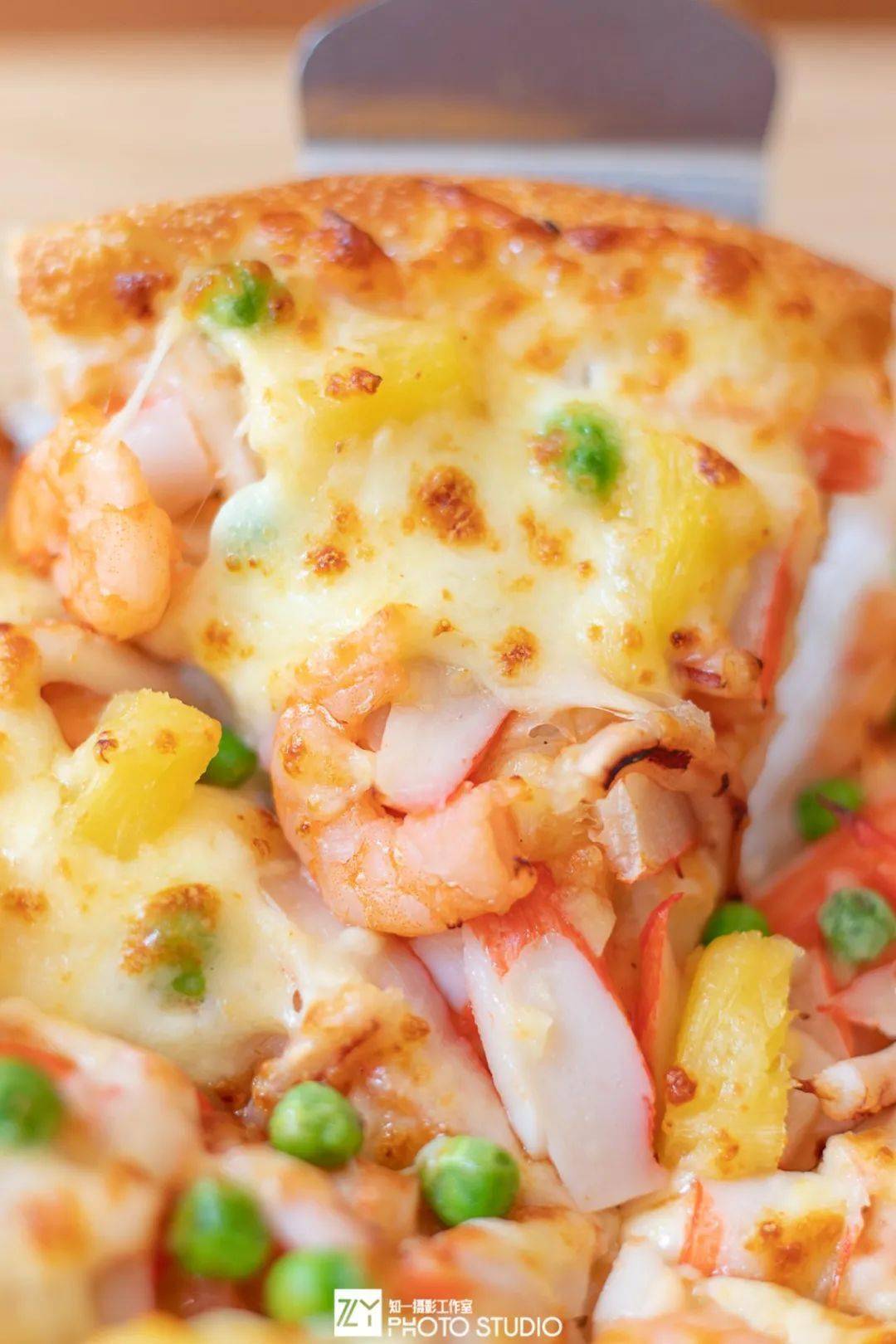 纵横披萨界19年的披萨仅凭一款产品就火遍了全国现在29元吃10寸比萨吃