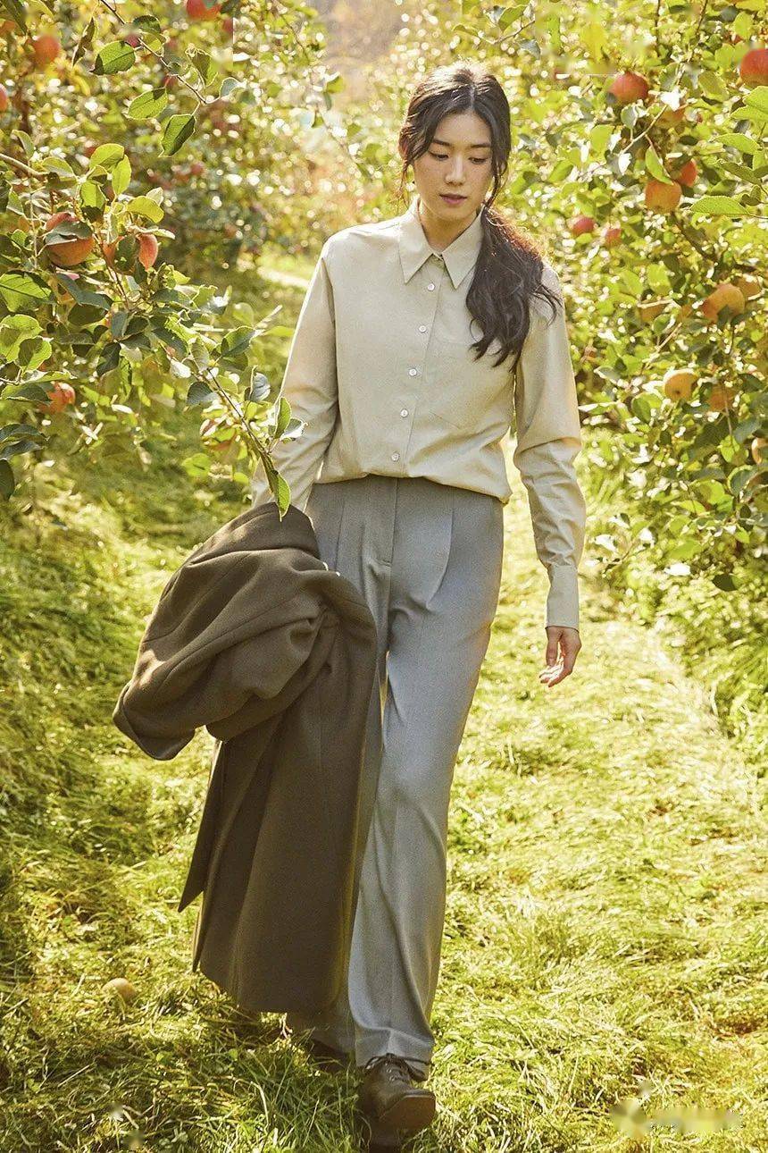 嘶被经纪人镜头下的郑恩彩秒了100遍太温柔了叭