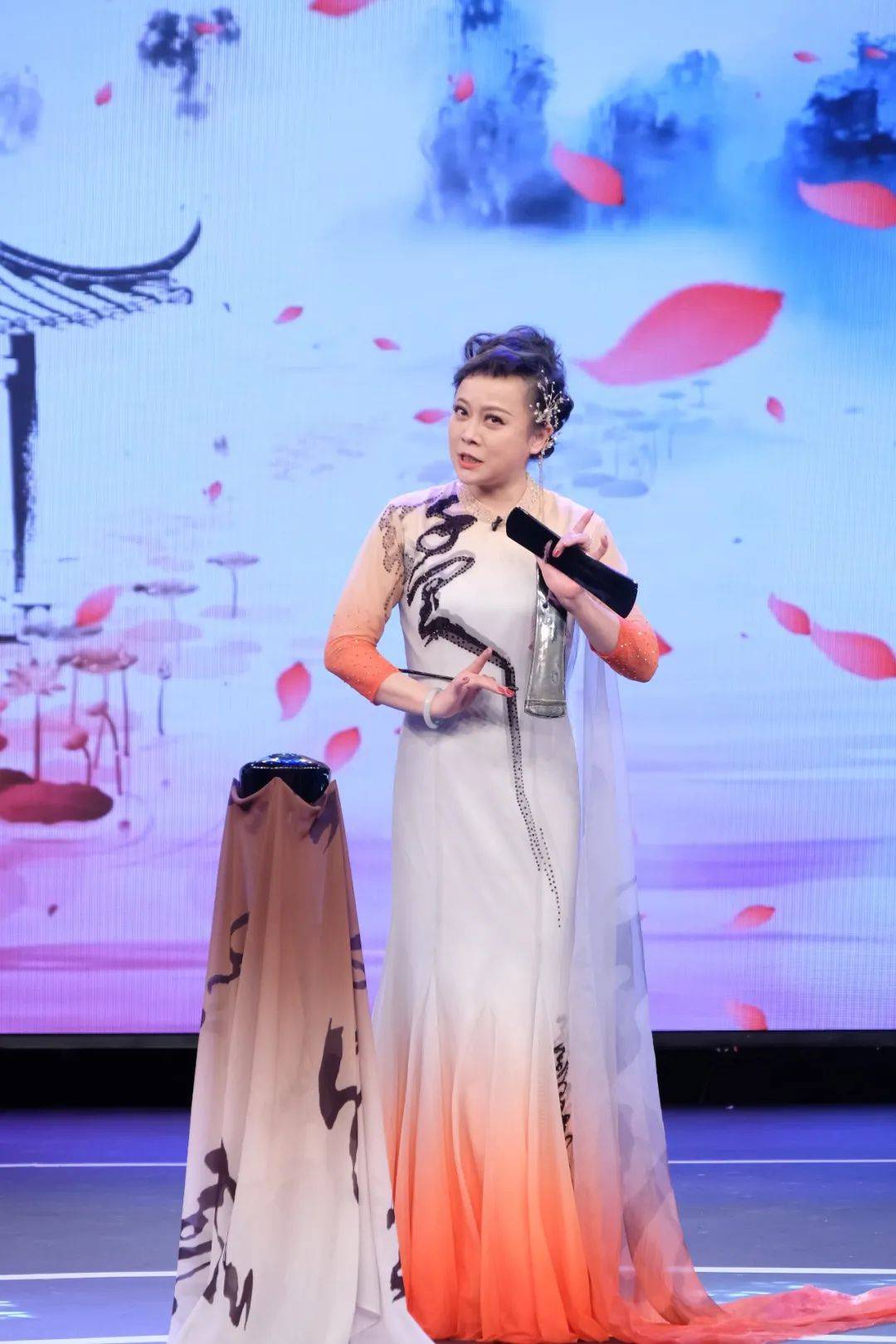 最具话题性与粉丝量的主持人裴冬,孙媛,大卫,黑丹,张宸,穆岩共同演绎