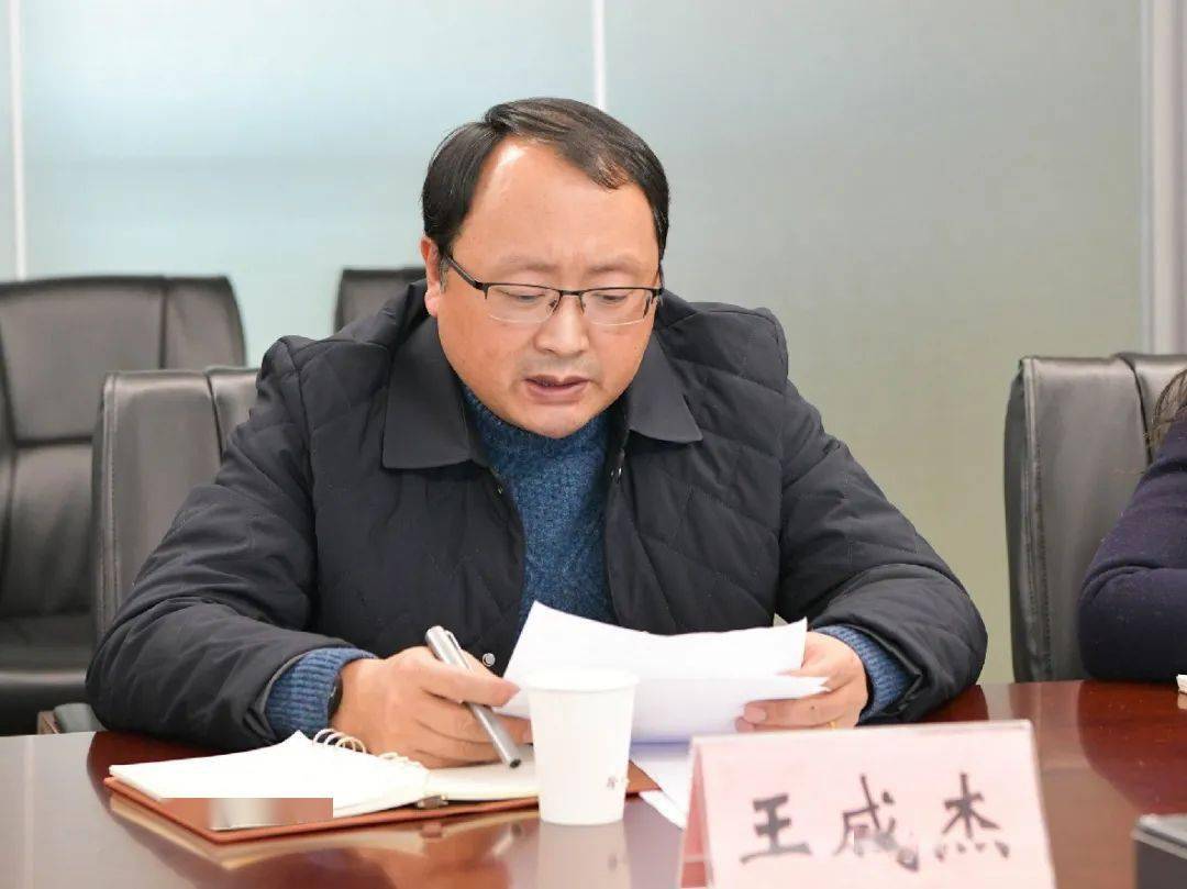 深入领会抢抓落实表率争先迅速学习贯彻集团公司工作会议精神