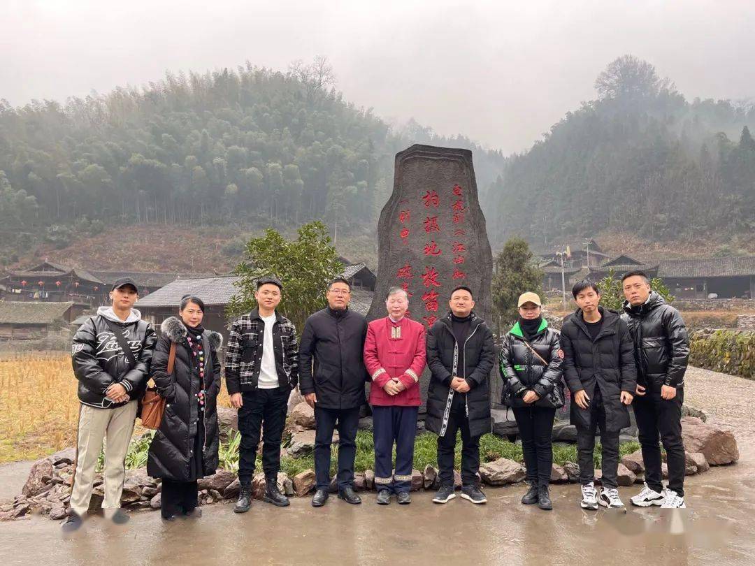 只所以走进牧笛溪村,其主要原因是因为电视剧巜江山如此多娇》,还有