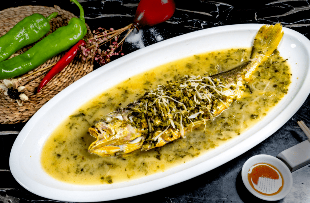 材料:咸齑(雪里蕻),新鲜,体重1公斤以上东海大黄鱼(目前用深海养殖大