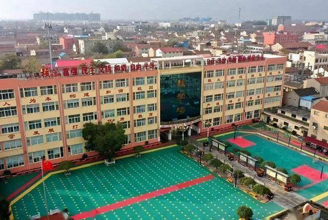 乡村学校"衰退":明明提高了补贴,为何农村人都跑城里上学了?