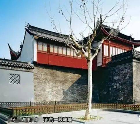 其中丹凤楼的"凤楼远眺"和与大境阁相关的"江皋霁雪"均名列"沪城八景"