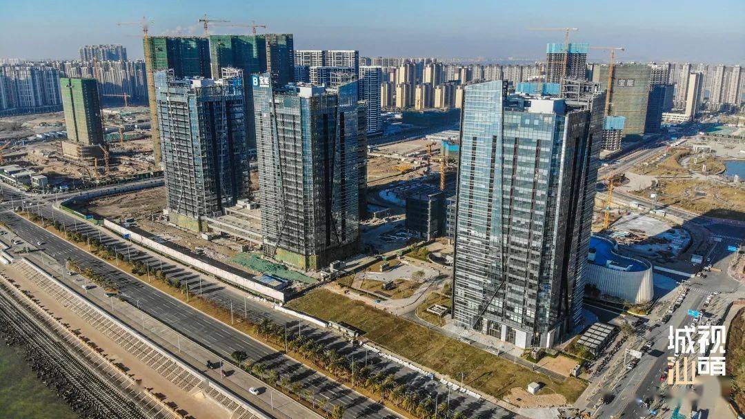 城视航拍 | 2021年1月东海岸新城新津商务片区进展(明园t2封顶)_时代