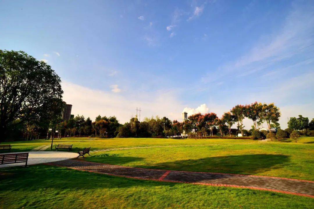 王行水靈翠山公園