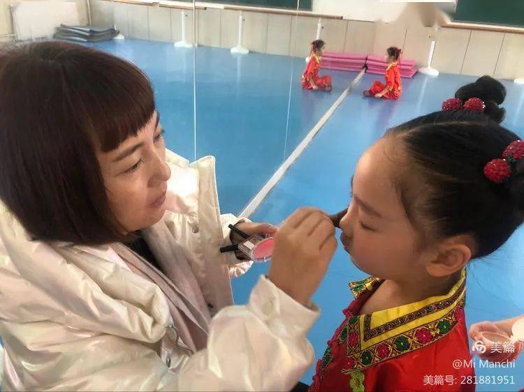 世宙中学小学部梦娃舞蹈参演内蒙古广播电视台少儿频道草原娃赞家乡