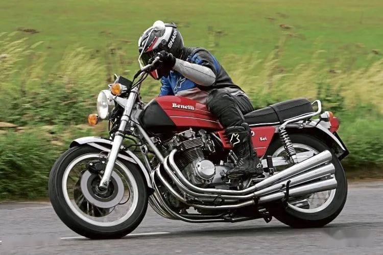 虽然最终的结果日本车赢了,但750 sei以它轻松的加速度,卓越的平滑性