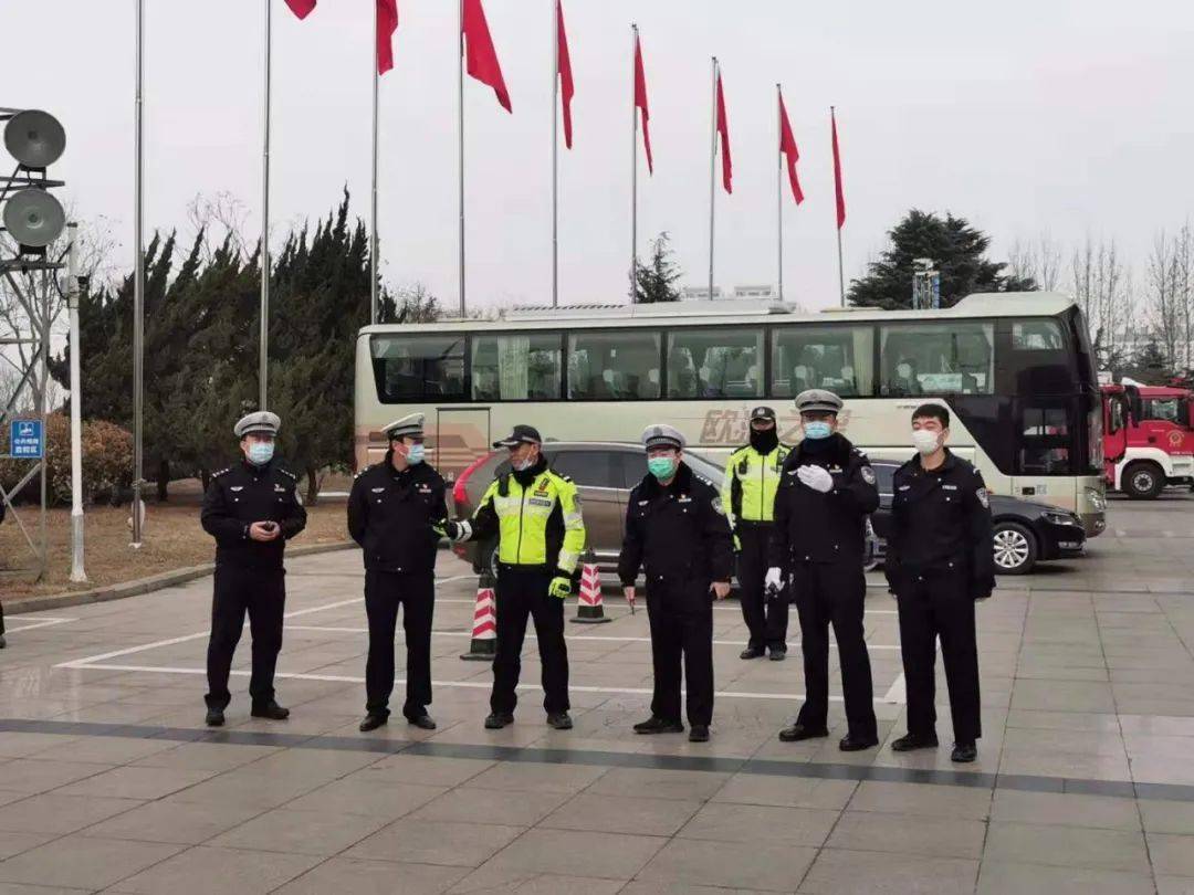 文明日照·视角 | 冬日温情,您的暖心交警"蜀黍"持续在线