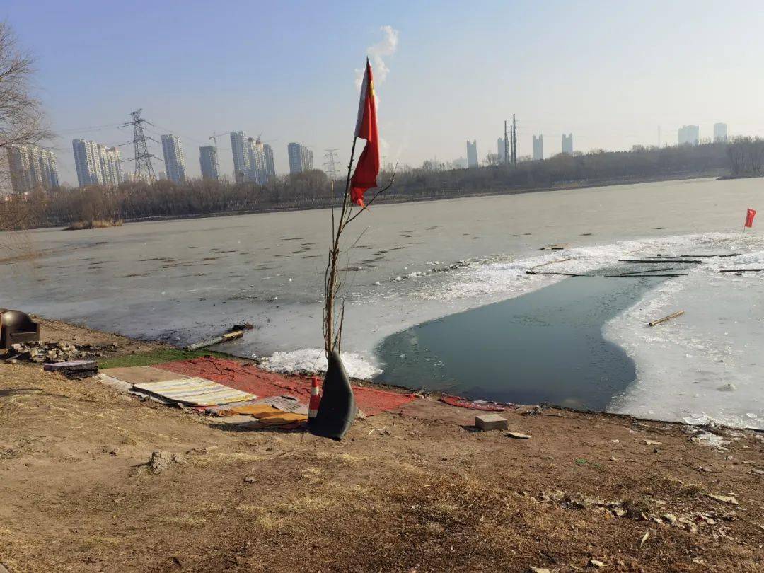 太原汾河湿地公园：老有一群男子裸泳，真是让人讨厌...