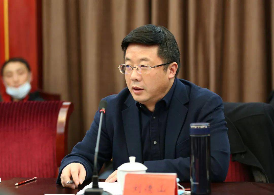 刘德山总结讲话刘德山作总结讲话,他首先向全体工会干部和职工代表对