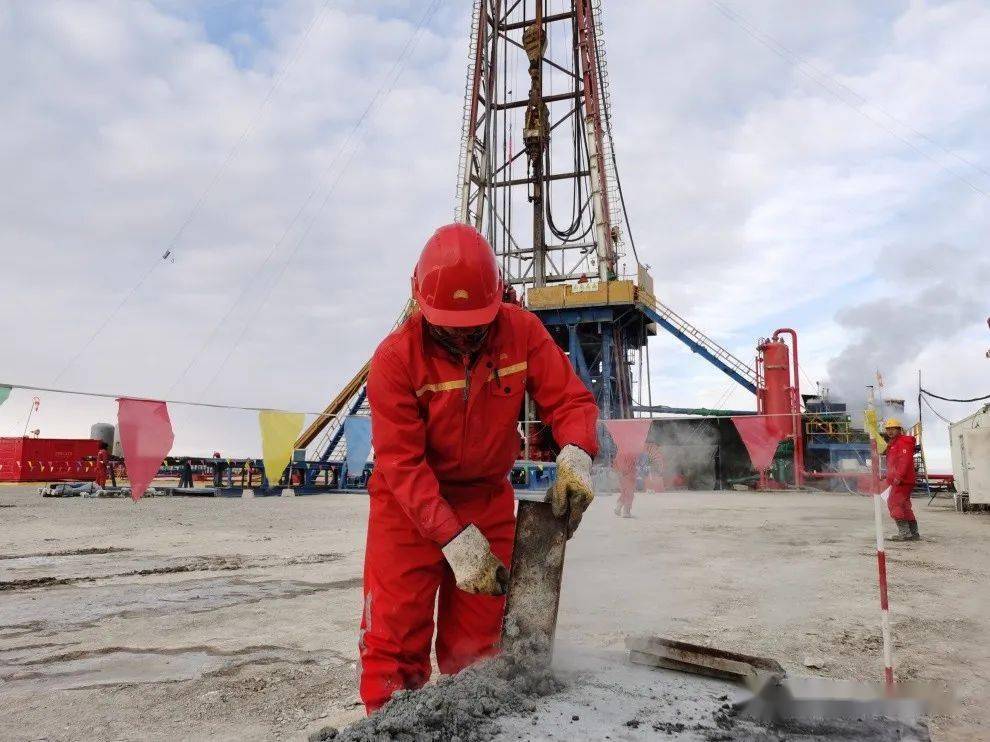 守护温暖这里的录井人逆风前行