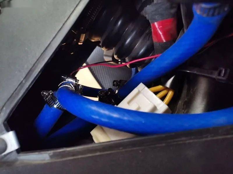 骑车再也不怕冷了阿普利亚srmax250加装暖风系统