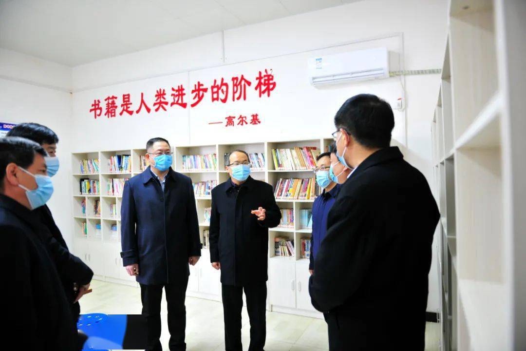 李哲,冯正道一行听取了企业目前生产经营和工会活动开展情况,并与企业