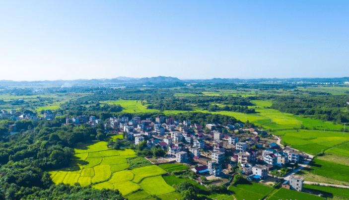 從一個貧困村到省3a級鄉村旅遊景區,龍嶺村緊緊抓住建設美麗鄉村,整治