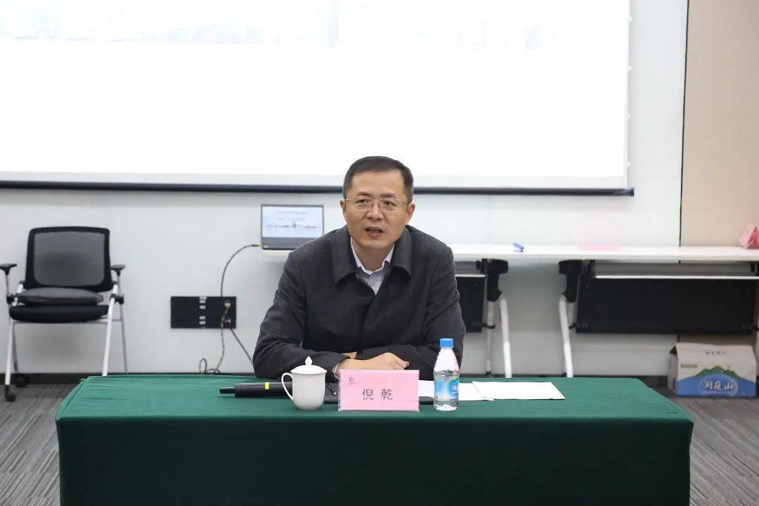 倪乾认真听取了企业相关负责人的情况介绍,并对与会企业代表的建议