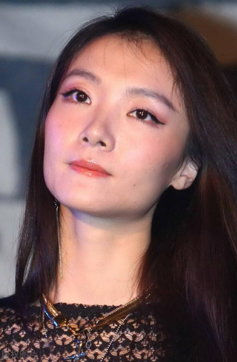 齐溪亮相身材太惹眼了