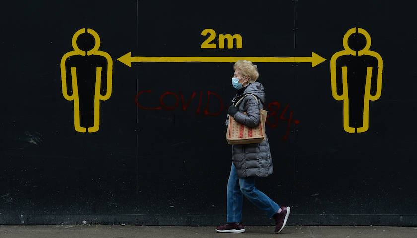 印度首都抗体阳性率达60%,美国会调查特朗普政府呼吸机采购 | 国际疫