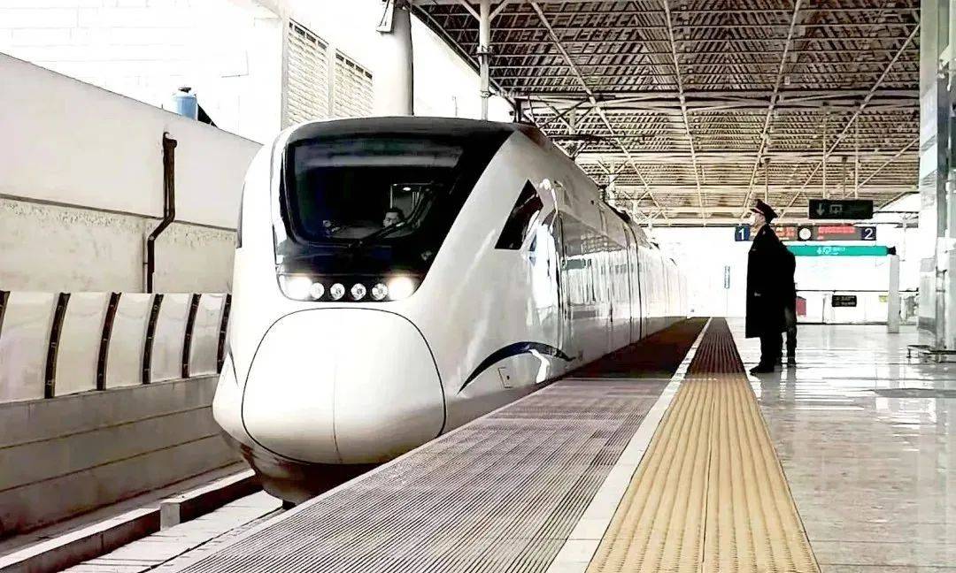 成彭快铁增至50趟/日!_彭州
