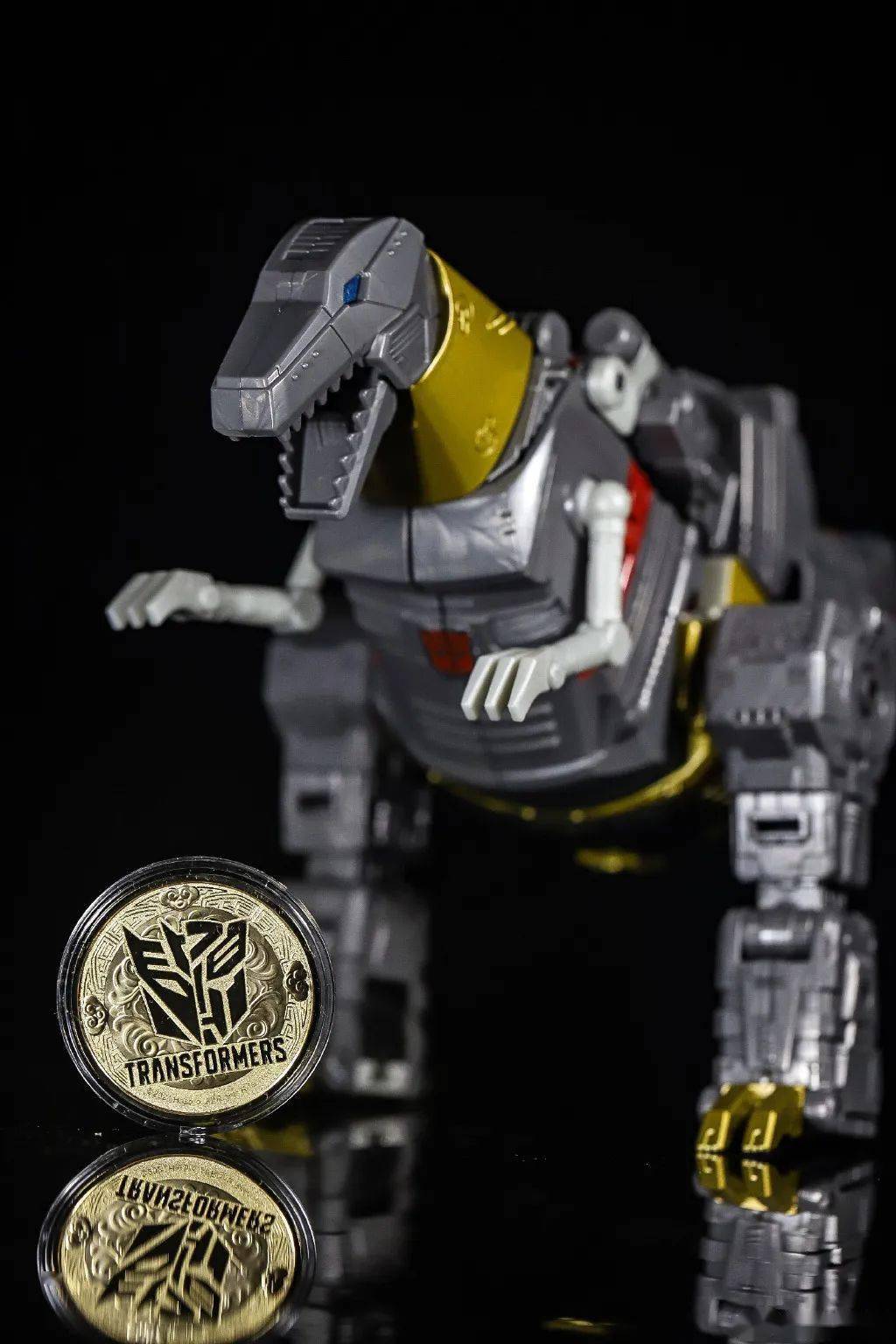 牛气冲天变形金刚牛年纪念币正式公开