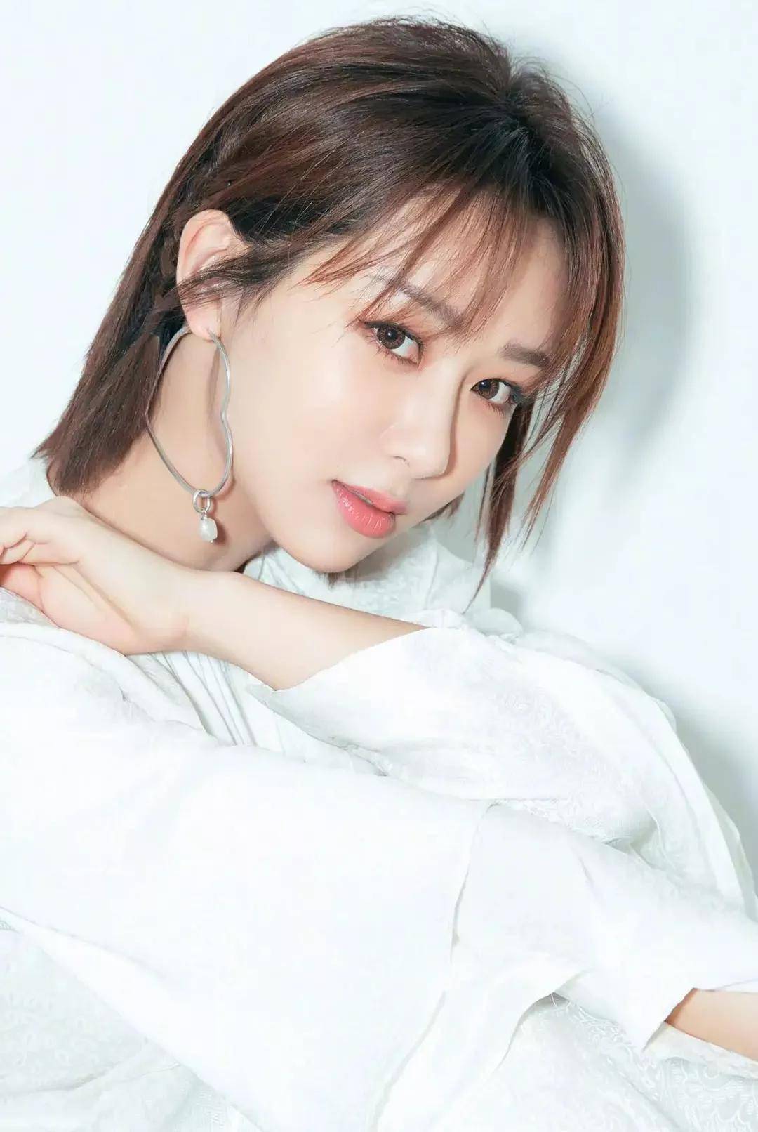 杨紫小花旦写真合集甜美可爱清新靓丽