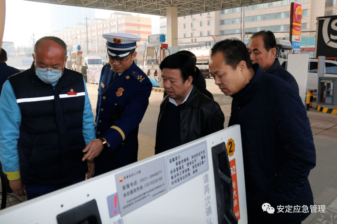 区委常委常务副区长李讲科带队检查春节前安全生产工作