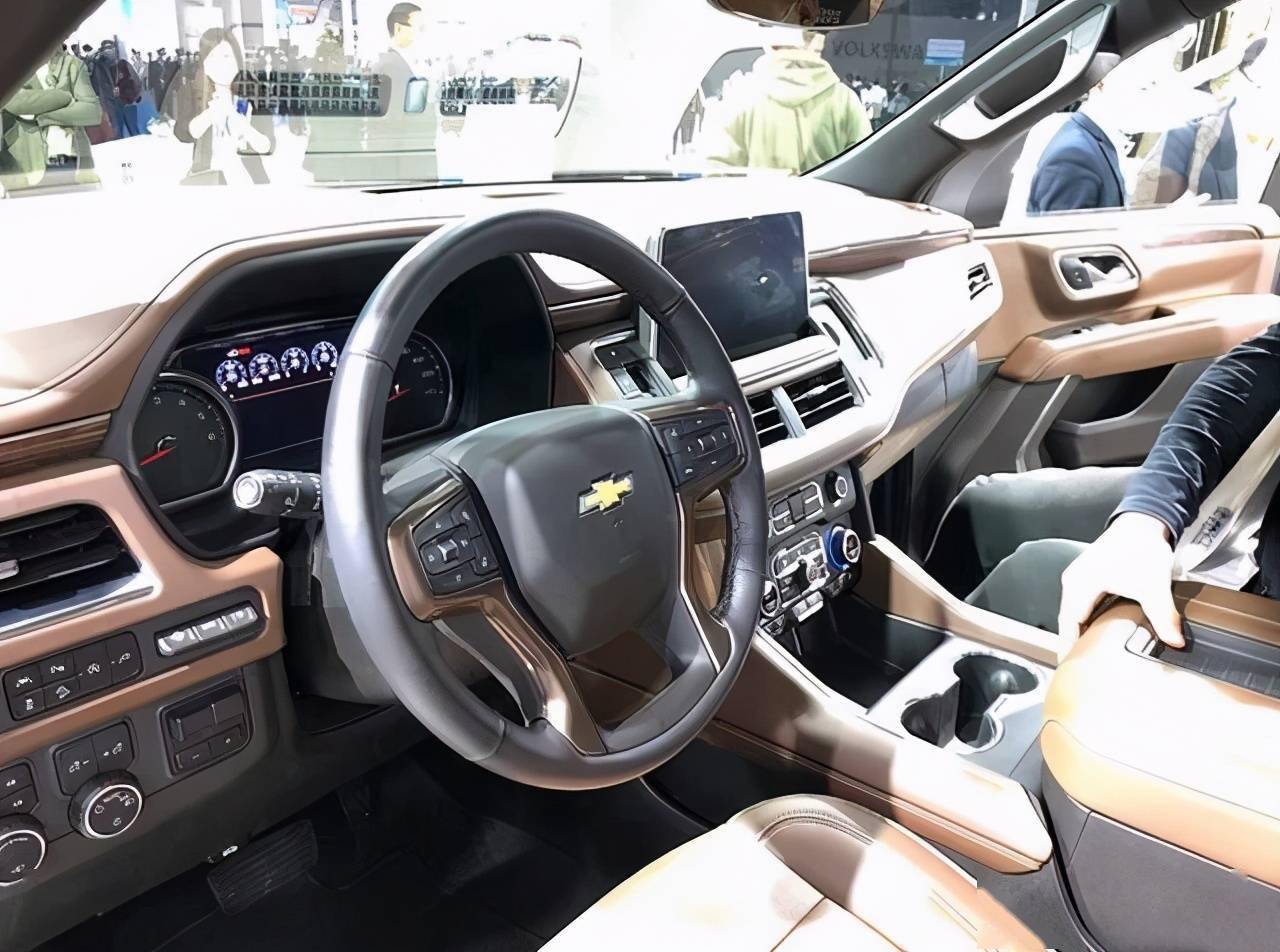 8缸10at7座雪佛兰萨博班亮相气场比凯雷德还强大