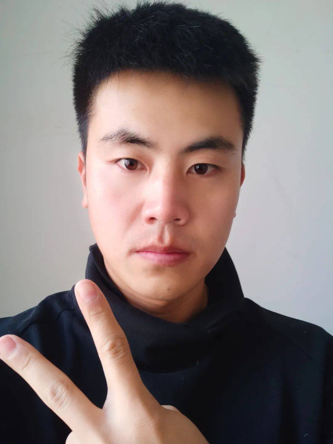 儿子生死未卜58岁阿姨寒风中哭着拦车下一幕好心的小伙谢谢你