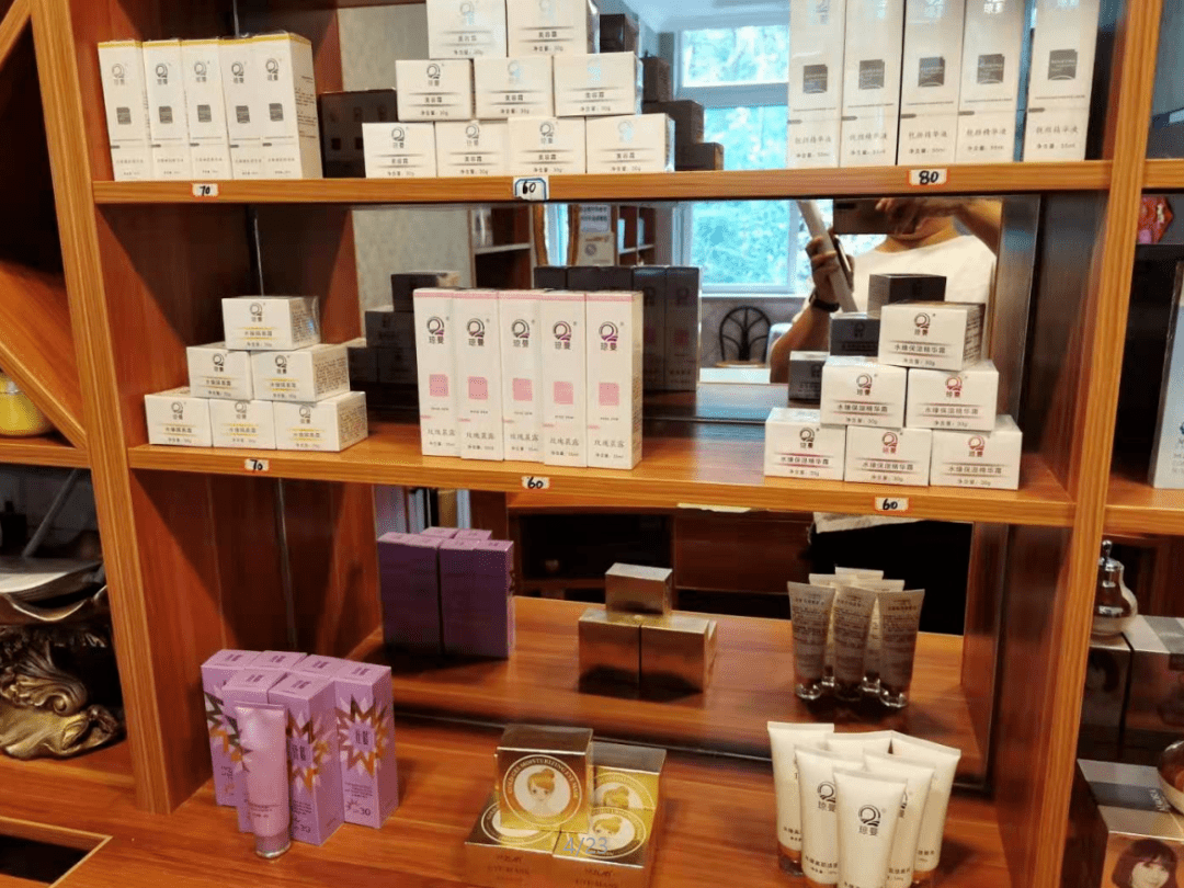 成本10块钱售价上千元这些热销美容霜竟是在厕所加工出来的