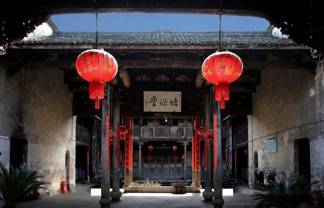 潘周家村以姓氏得名,潘,周两村毗邻而居.