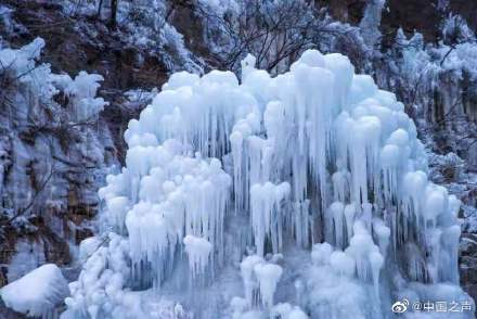 恍如冰雪世界！河南云台山出现千米冰瀑